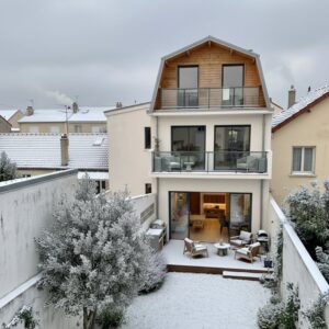 maison 213 jardin avec neige